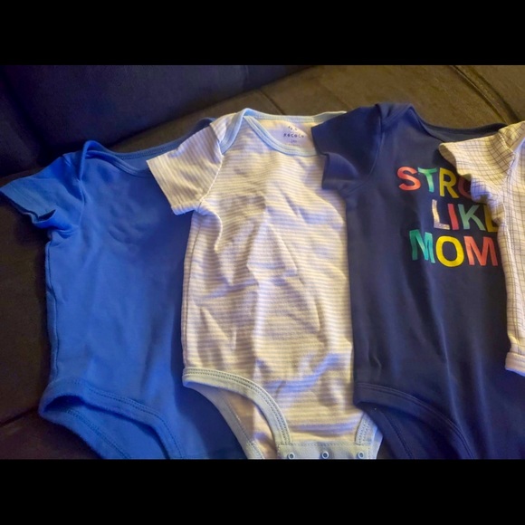 Onsies. 18 M - Picture 2 of 3